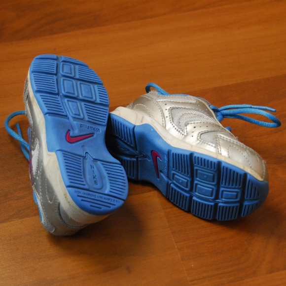 Girls silver Nike sneakers - Picture 2 of 2